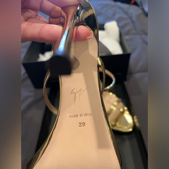 Giuseppe Darsey heels in gold size 39 - Picture 6 of 8